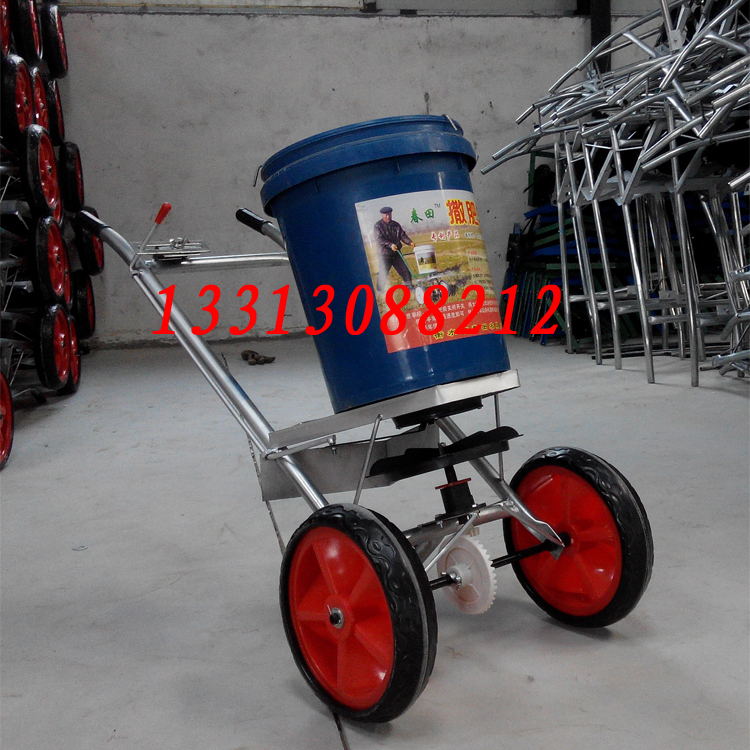 Small human fertilizer truck Hand push corn sprayer Agricultural grass seed lawn fertilizer sprinkler Salt melting snow truck