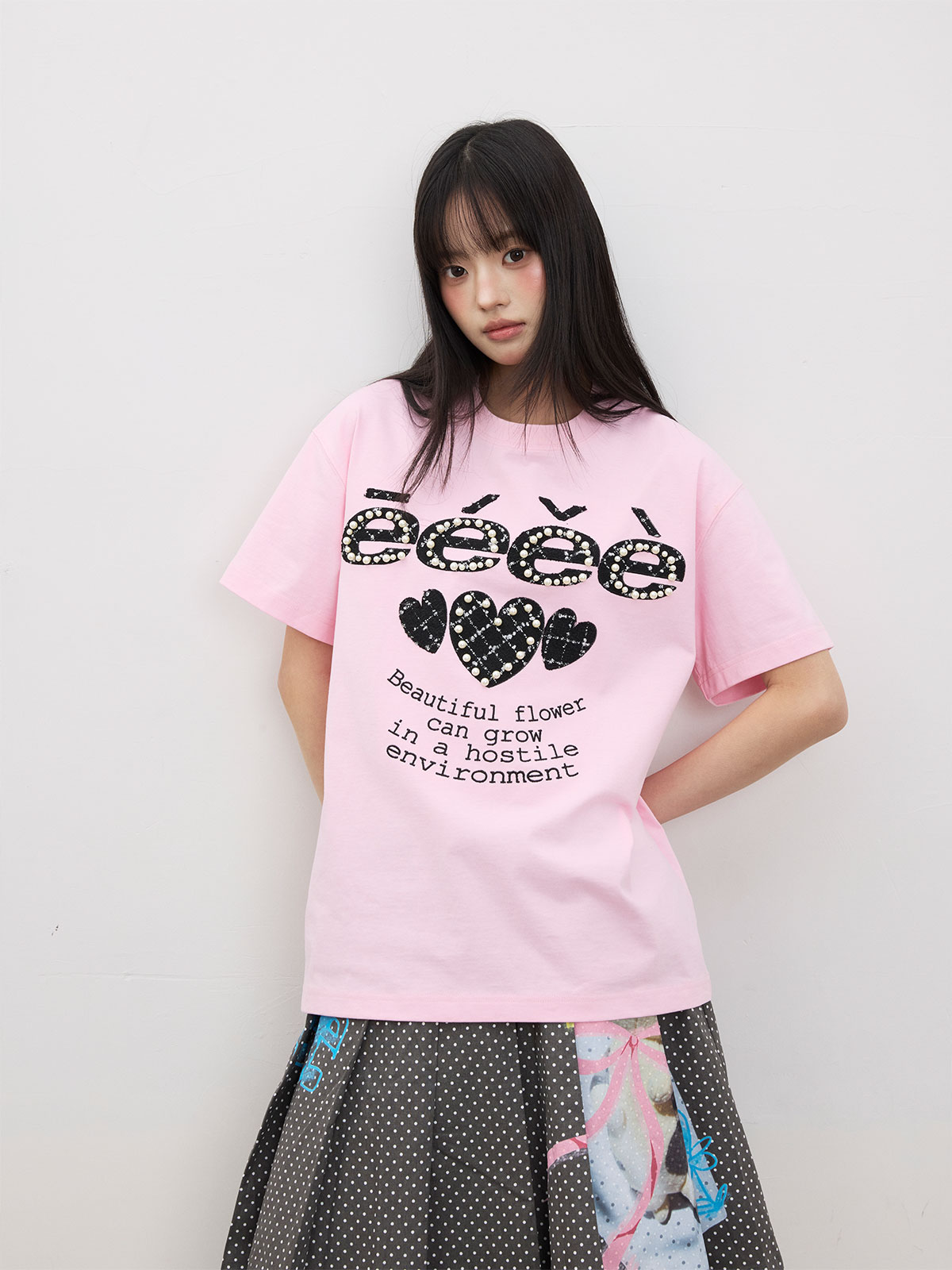 eeeeArtmonster Heart Patch Beaded Letter Tee