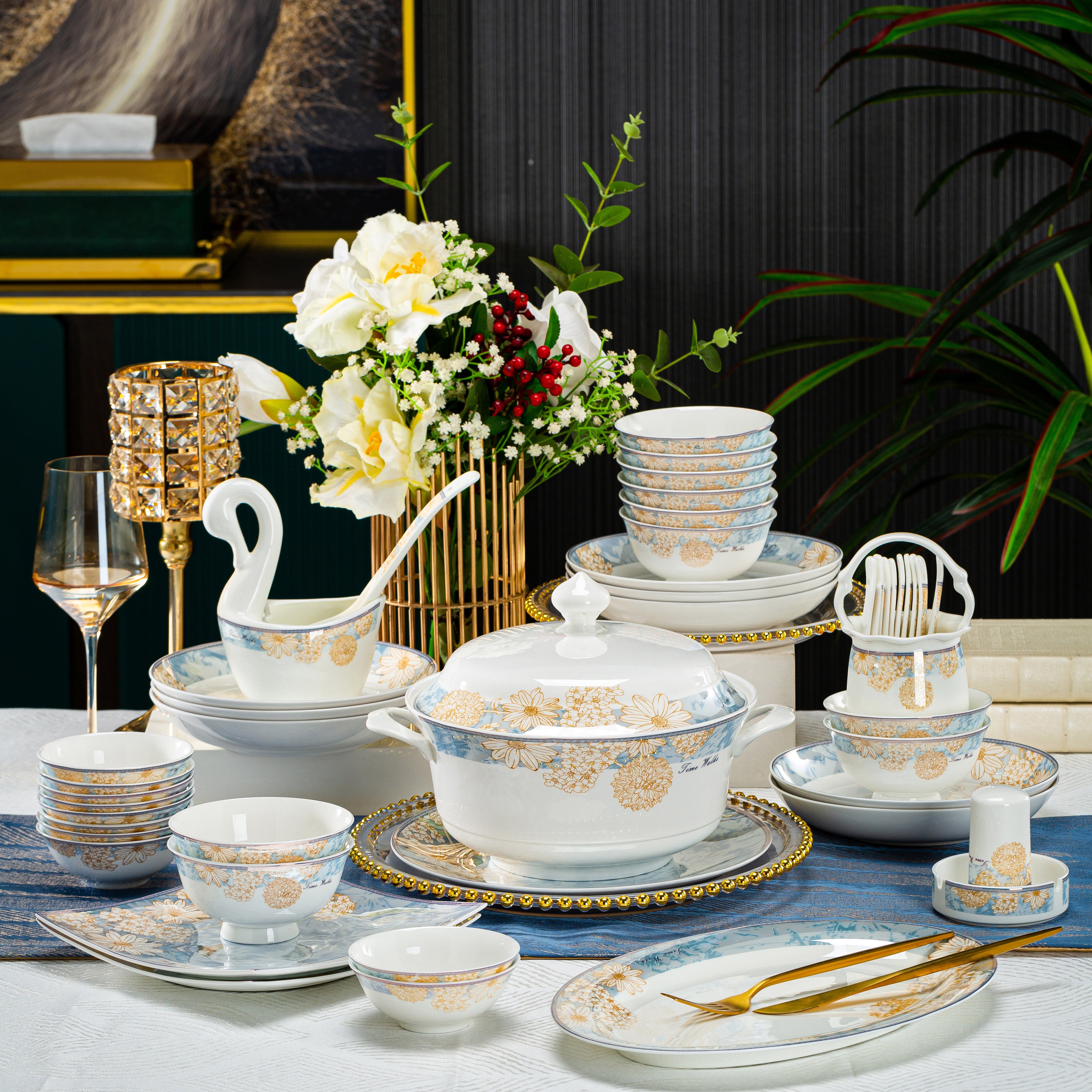Bowl and dish set home European light luxury 2022 Jingdezhen bone china ceramic housewarming set tableware combination bowls and chopsticks