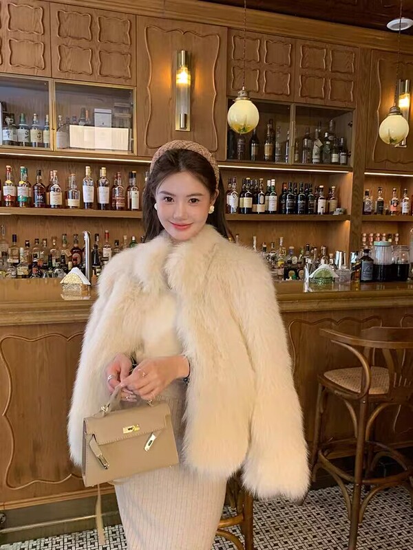 Fur Women's 2025 New Winter Fur Coat, Slimming and Youthful Style, Faux Fox Fur, Internet Celebrity Chanel Style