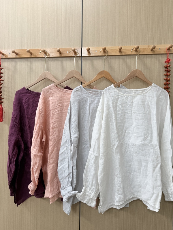 2120 Dry Cleaning Linen Long-Sleeved Shirt with Pleated Cuffs, Bust Size 138, Length 74 2120 Dry Cleaning Linen Long-Sleeved Shirt with Pleated Cuffs, Bust Size 138, Length 74