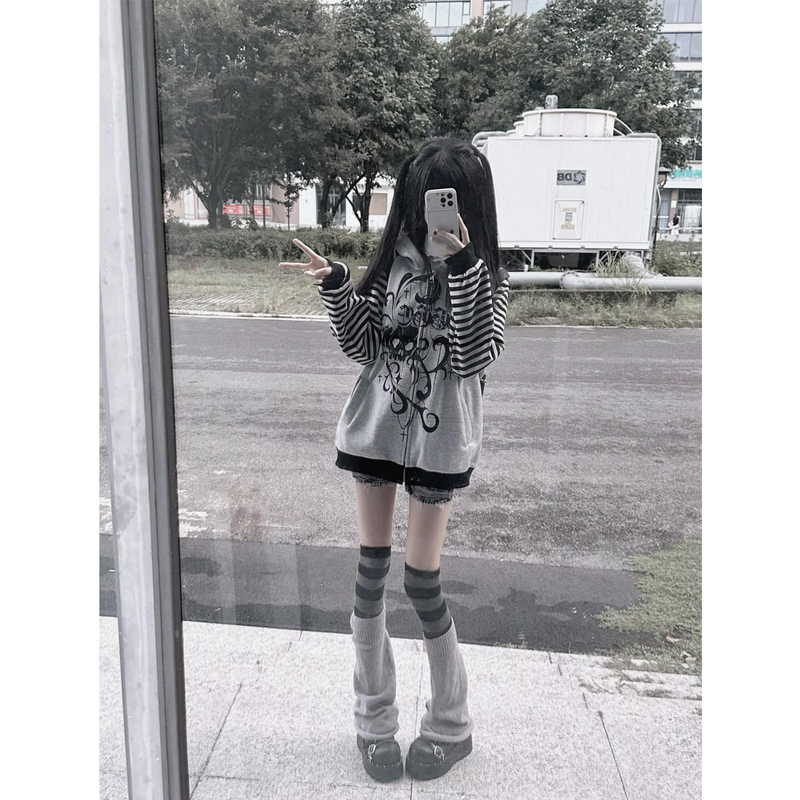 Japanese Retro Otaku Subculture Skull Print Hooded Sweatshirt for Women, Spring and Autumn, High School Students, Striped Cardigan Jacket Japanese Retro Otaku Subculture Skull Print Hooded Sweatshirt for Women, Spring and Autumn, High School Students, Striped Cardigan Jacket