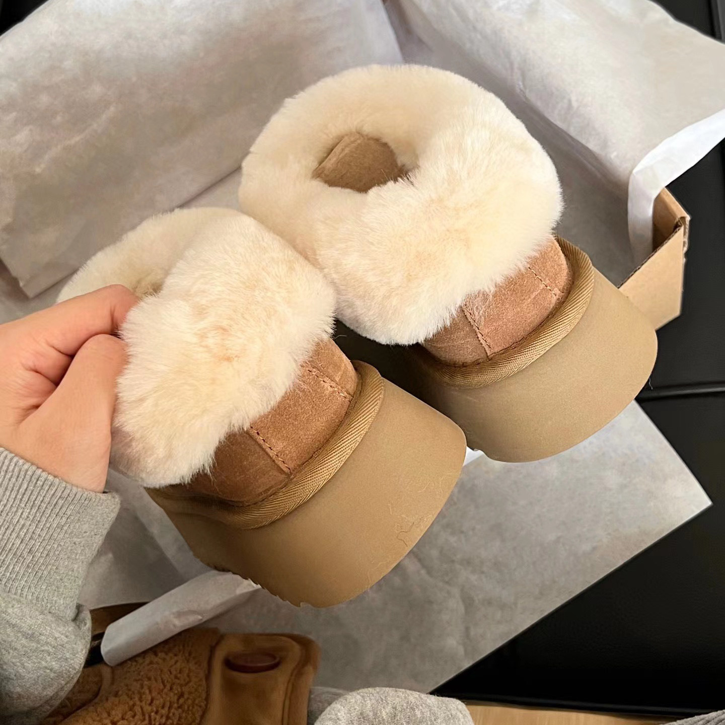 Women's Sheep Fur Snow Boots Thick Sole Platform Winter Shoes_voghion.com