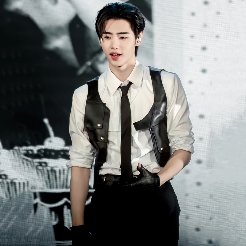 Park Cheng-Hyun Black Leather Vest Male Group Performance Outfit Men's Vest Irregular Design Slim Fit Outerwear Vest Set Park Cheng-Hyun Black Leather Vest Male Group Performance Outfit Men's Vest Irregular Design Slim Fit Outerwear Vest Set