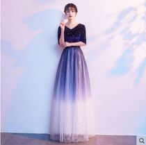 Campus host folk music vocal exam bel canto solo art exam piano dress female high school students chorus