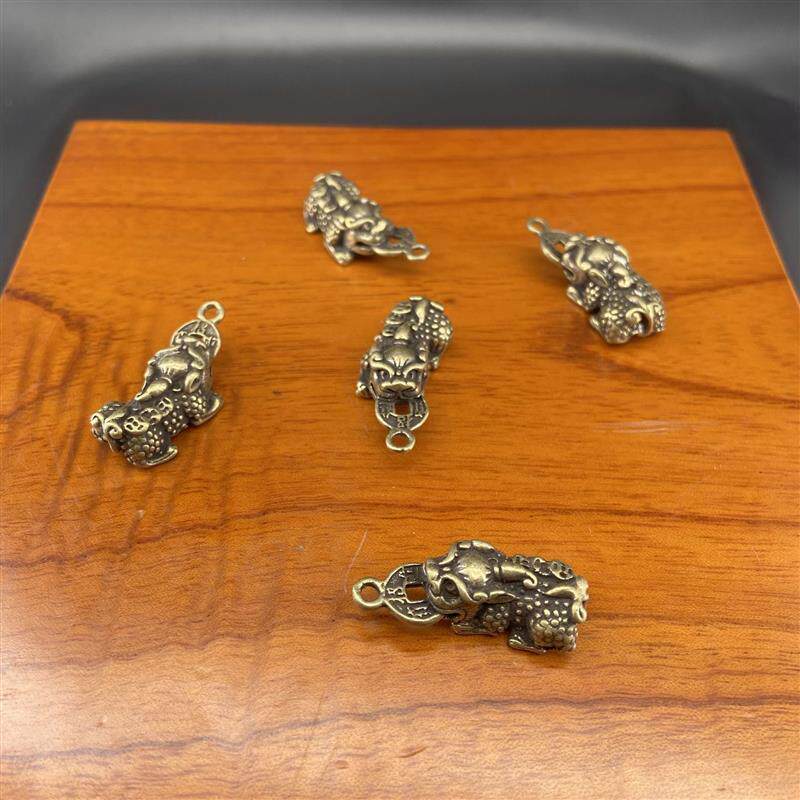 Retro pure brass tablekeys keys deducted antique copper money recruited key hanging parts personality decorated men and women's car keychain