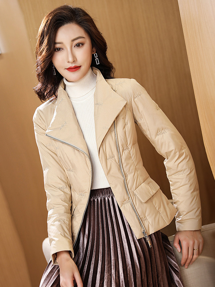 This year's popular down jacket women's short style in 2022 new fashion foreign style big-name light and small winter coat