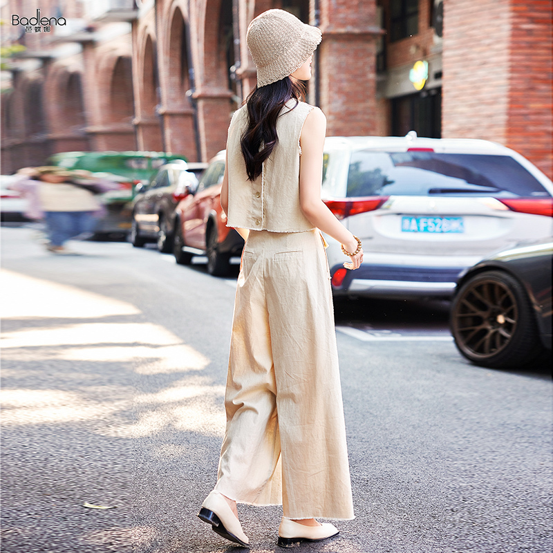 Summer Beige Cotton and Linen Fashion Casual Suit for Women 2026 New Comfortable Sleeveless Top Wide-Leg Pants Two-Piece Set Trendy Summer Beige Cotton and Linen Fashion Casual Suit for Women 2026 New Comfortable Sleeveless Top Wide-Leg Pants Two-Piece Set Trendy