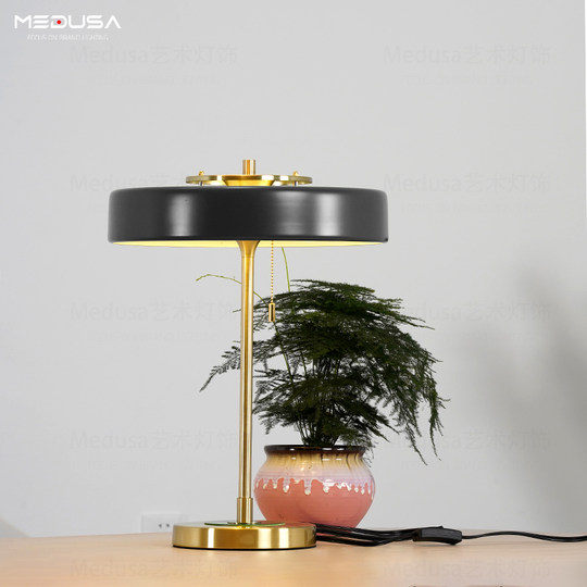 British Revolve Post-Modern Table Lamp, Light Luxury, Ins-Style, Popular among Girls, High-End Feel for Study Room, Hotel Bedside Atmosphere Lamp
