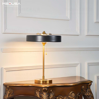 Britische revolve postmoderne schreibtischlampe, luxus-ins-mädchen-internet-promi-arbeitszimmer-high-end-hotel-nachttisch-atmosphärenlampe