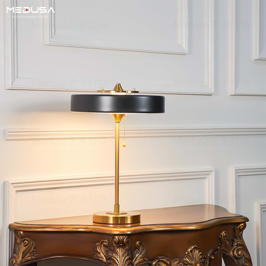 British Revolve Post-Modern Table Lamp, Light Luxury, Ins-Style, Popular among Girls, High-End Feel for Study Room, Hotel Bedside Atmosphere Lamp