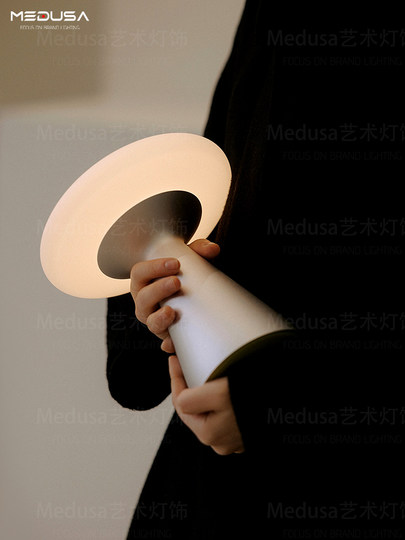 西班牙KONOS便携式台灯简约现代阅读灯触摸式调光充电氛围床头灯