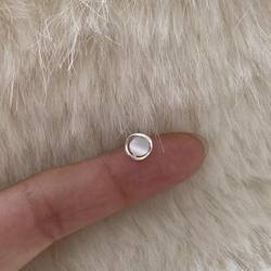 New Cat Eye Stud Earrings ins 틈새 기질 고품질 간단한 귀걸이 다목적 디자인 여성을위한 절묘한 귀걸이