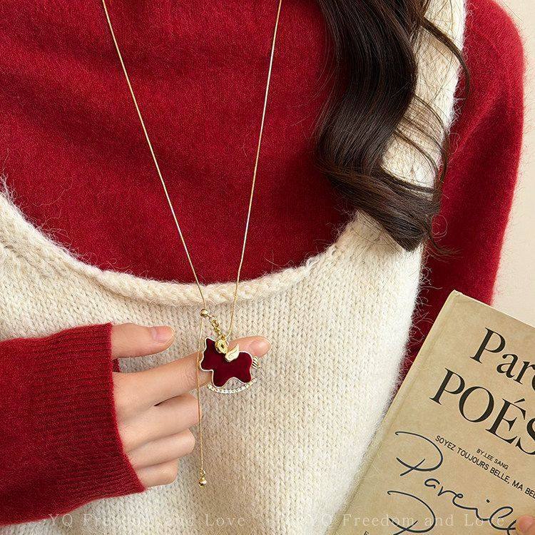 马上好运!红色丝绒小马项链如何彰显本命年的高级感?2025时尚新宠