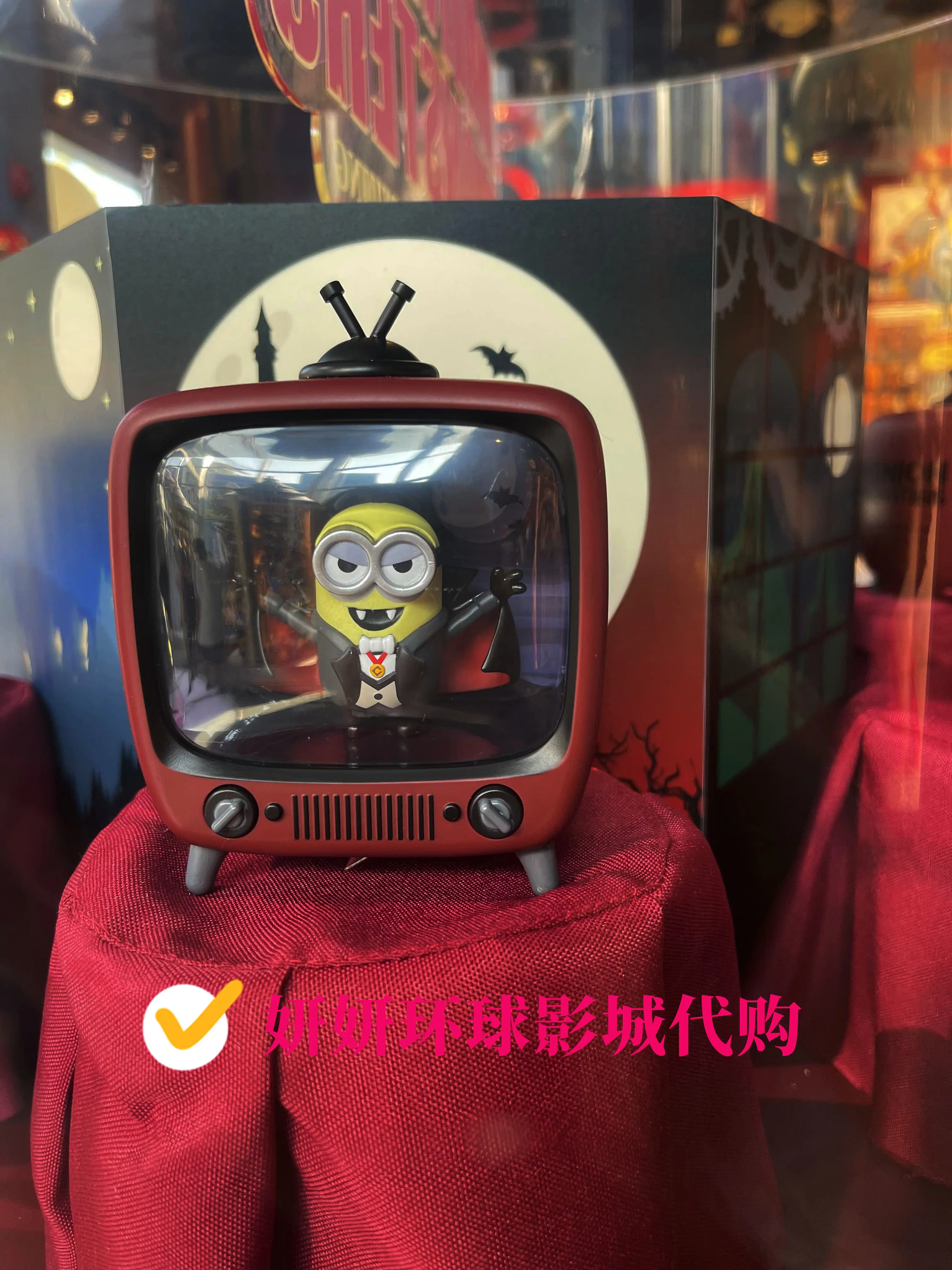 Hand Light Universal Studios Minions Halloween blind box, collectible LED palm light, random style