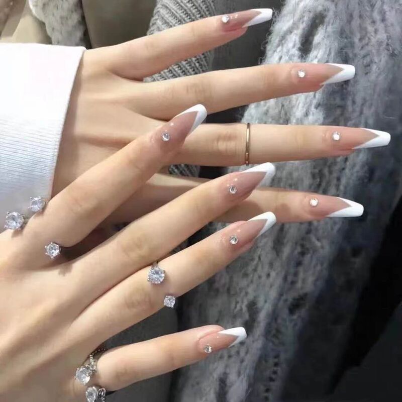 Simple and Elegant White V-Shaped French-Style Wearable Manicure Medium-Length Ballet False Nail Tips