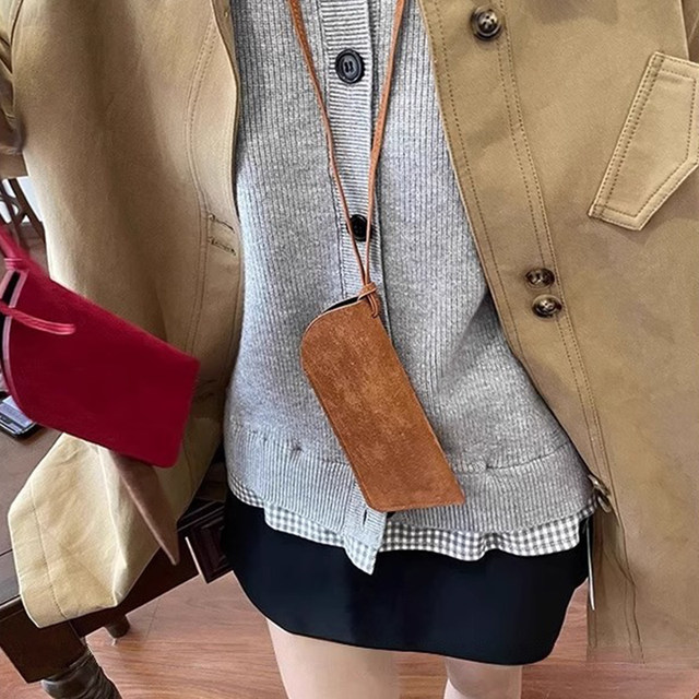 Good things for travel and travel neck glasses storage bag