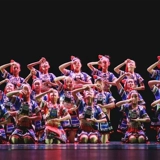 Yaoshan Caiyun Performance, обслуживая детские этнические танцы меньшинства и одежду Yao Miao Miao Nationality, девятый стиль лотоса