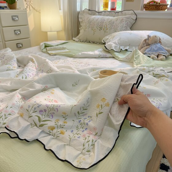 Fresh and Light Cloud-Like Double-Layer Gauze Lace Summer Quilt, Air-Conditioning Quilt, 2026 New Model, Skin-Friendly, Machine Washable