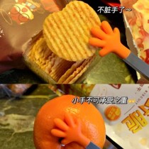 South Korea dirt-free hand clip mini cute ins food eat potato chips grab clip girl heart snack clip kitchen clip