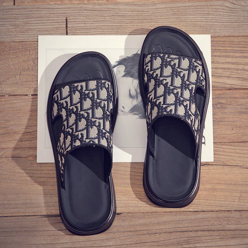 Slippers Men Summer Outwear Trendy Fashion Men Beach Sandals Sandals Korean Version Lined With Anti-Slip Soft Bottom Outdoor Cool Tug