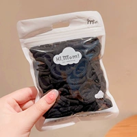 100 кругов черного полотенец