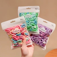 300 синих и пурпурных полотенец весной