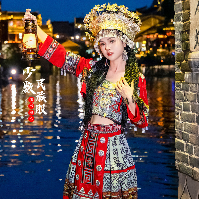 ミャオ族の衣装 女性の少数民族の衣装 大人の湘西ミャオ族の村の写真 旅行写真 サスペンダー ロングスカート 舞台公演衣装
