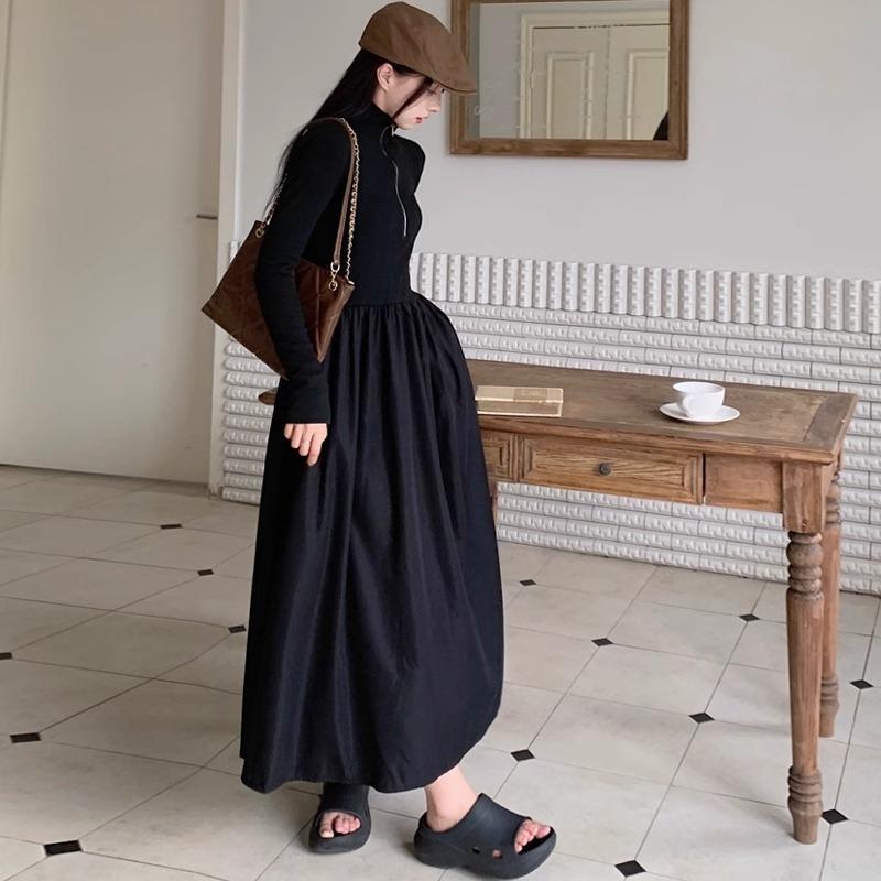 Hepburn-Style Black Long-Sleeved Knitted Dress for Women, Autumn and Winter 2024 New Style, Paired with a Coat, Inner Layer, Long Skirt