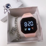 Детские электронные милые высококачественные космические часы, простой и элегантный дизайн