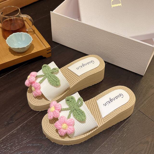 New Style Fairy-Style Wedge Flip-Flops for Women, Summer Fashion Straw Flower Thick-Soled Dai Ethnic Shoes, Beach Shoes, Sandals