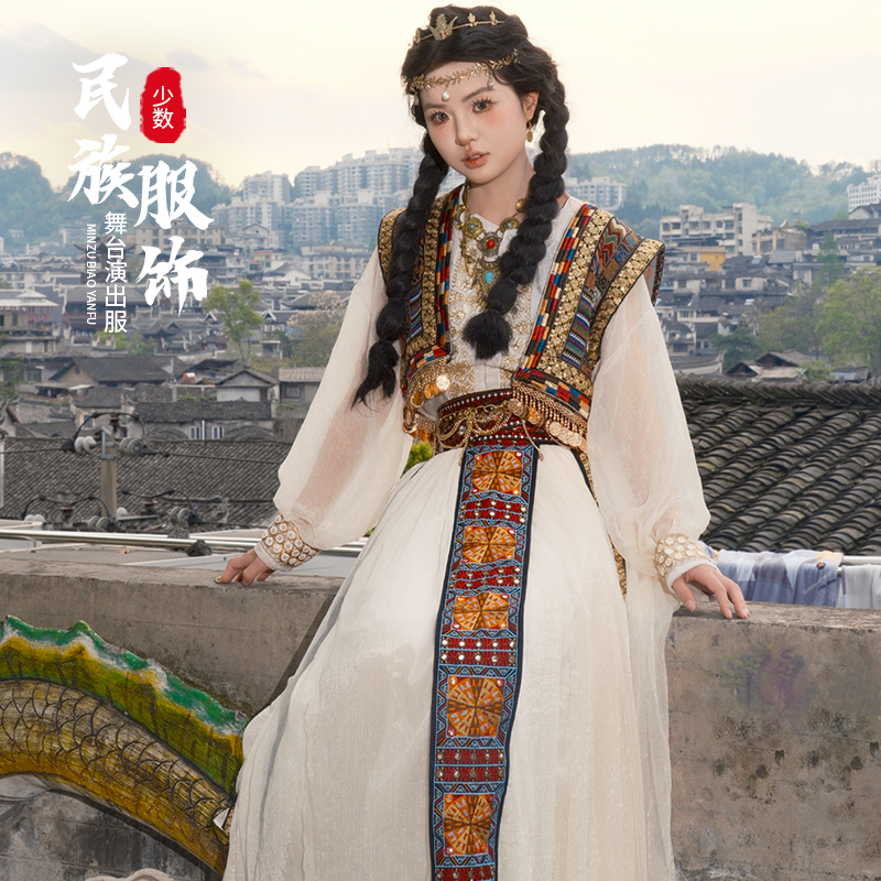 新疆の古代国家の王女、異国の民族衣装、西域の延吉の王女、雲南省のミャオ族、シーサンパンナの旅行写真の服装