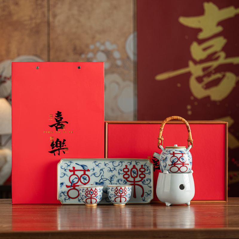 Chinese-Style Blue and White Porcelain Tea Set with a Kettle and Handle, Suitable as a Gift for Newlyweds, Housewarming, or as a Casual Gift Chinese-Style Blue and White Porcelain Tea Set with a Kettle and Handle, Suitable as a Gift for Newlyweds, Housewarming, or as a Casual Gift