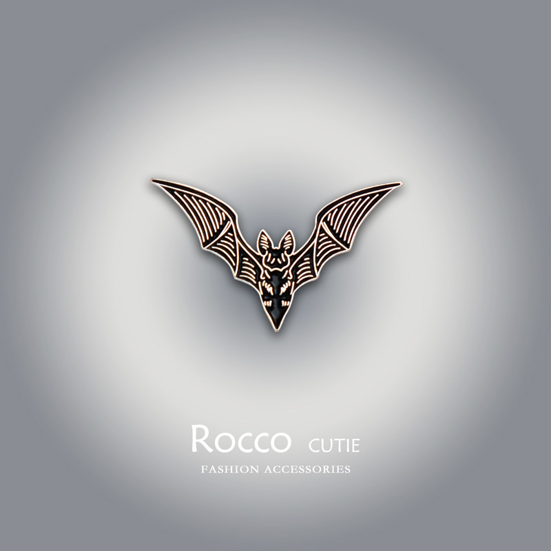 Halloween-themed European and American dark style bat brooch, niche design, punk style metal badge, unique women's item.