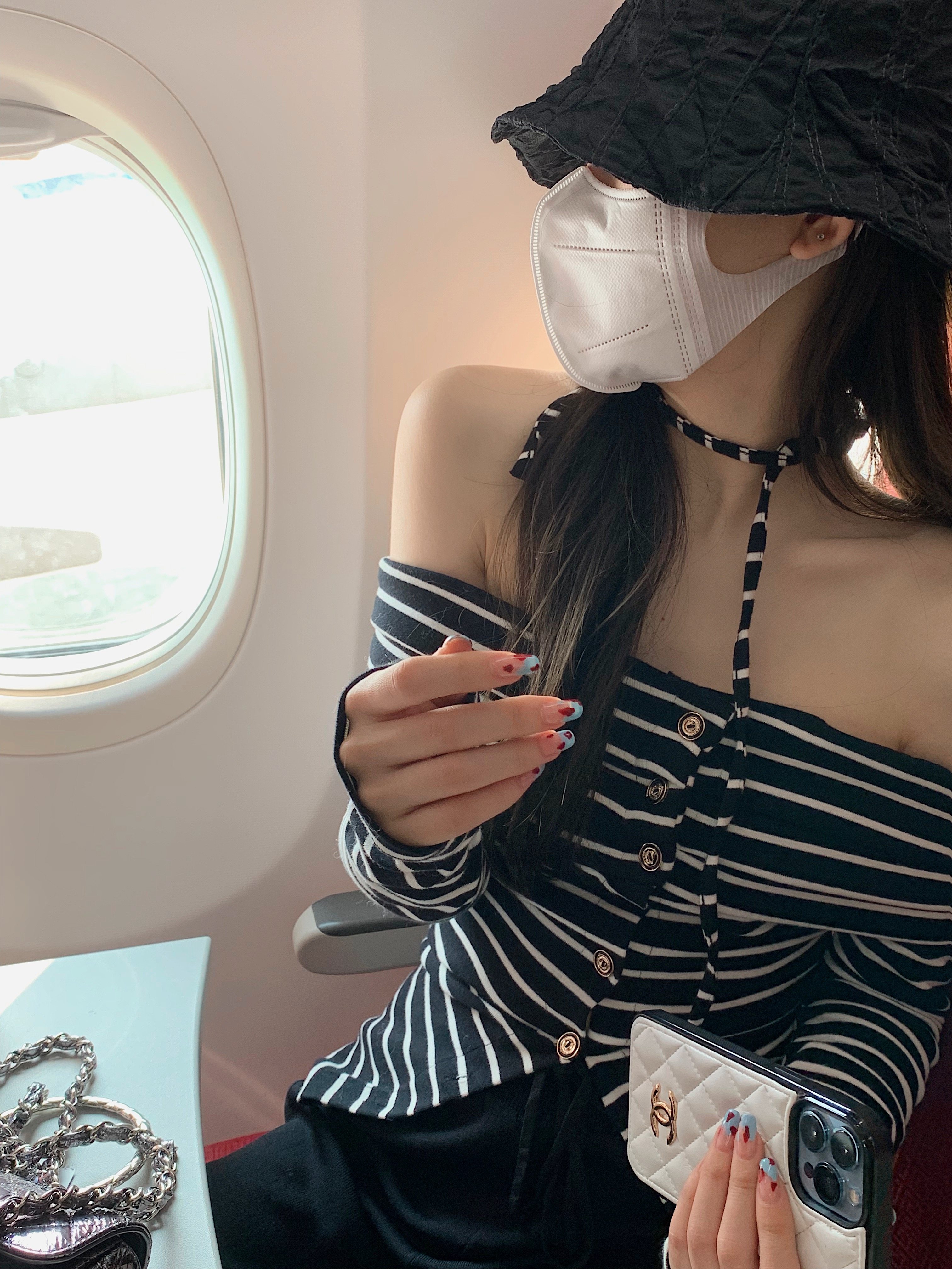 Striped button top women's pure desire fashion bottoming shirt 2022 spring new Korean style chic one-shoulder knitted sweater