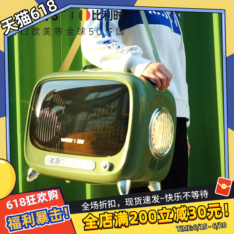 TV cat packs out of portable space cabin Pet Scapegoat carries large capacity portable kitty to go out