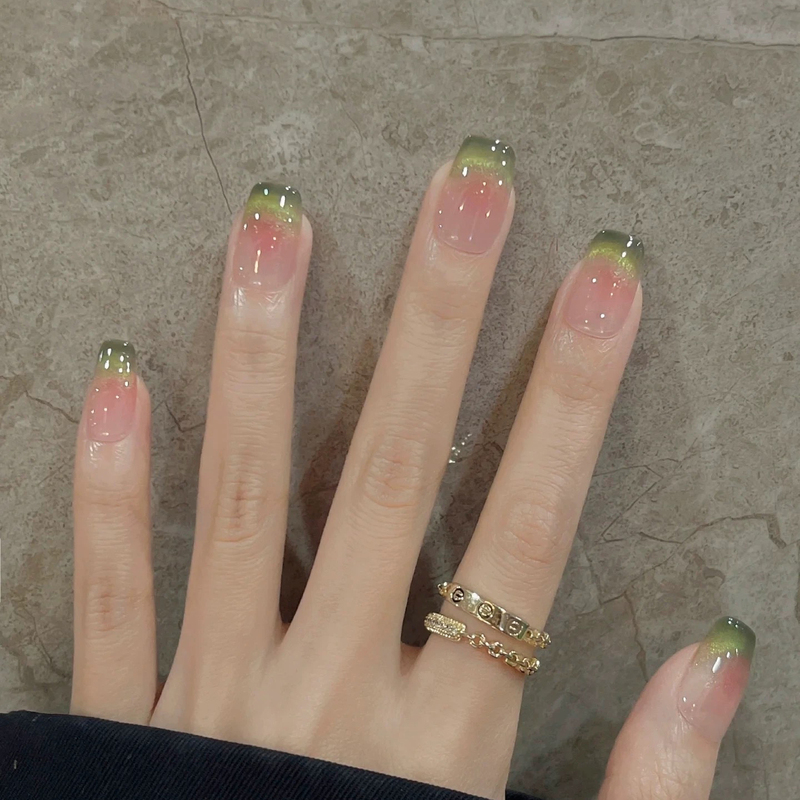 2025 New Handmade Short Fake Nails Green Elf Cat Eye Blush Fake Nails Brightening Summer Wearable Nail Stickers