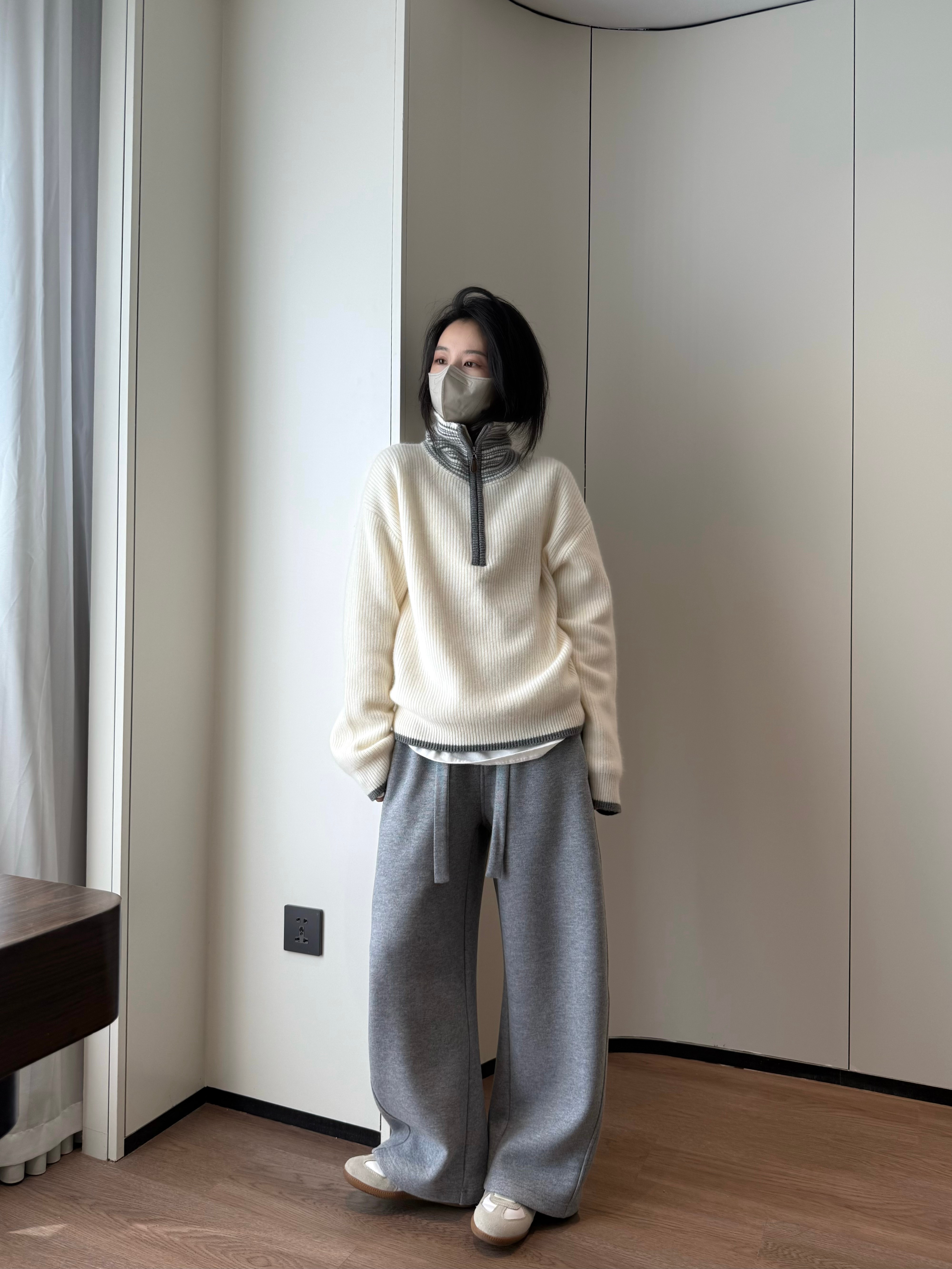 스탠드 칼라 하프 지퍼 스트라이프 배색 풀오버 보온 두꺼움 스웨터 여자 가을 겨울 상세 이미지 15