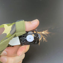 Flintstone decompression gear toy grinding wheel grinding sparks is very decompressive gun-style small toys for teenagers to celebrate the New Year atmosphere