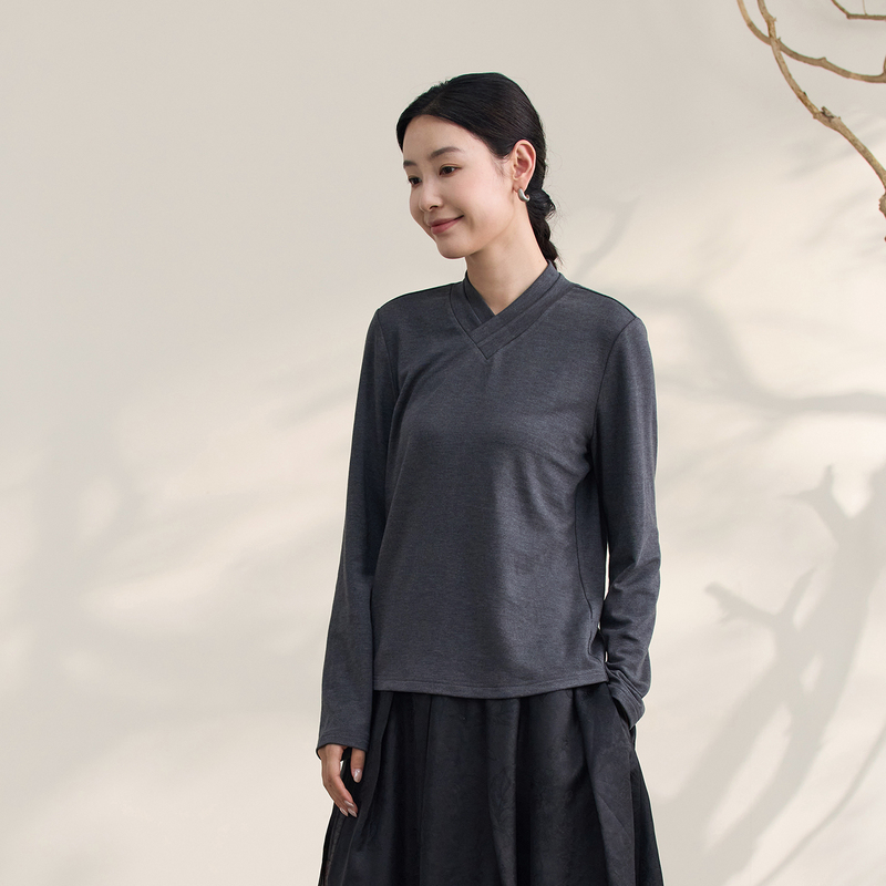 Ole【Chenwei】Jixiang Yuer's Original Modal Blend V-Neck Knit T-Shirt, Comfortable, Skin-Friendly, Versatile Top Ole【Chenwei】Jixiang Yuer's Original Modal Blend V-Neck Knit T-Shirt, Comfortable, Skin-Friendly, Versatile Top