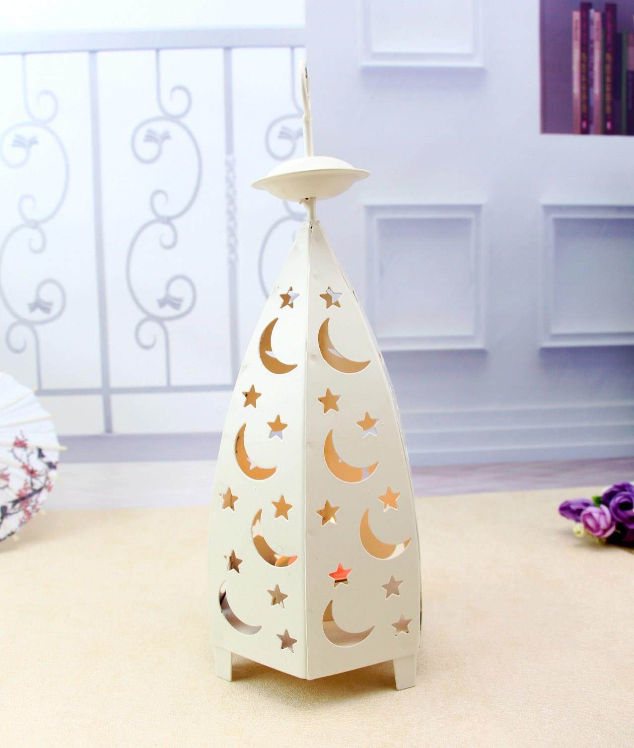 1006 Creative Star Moon Candlestick Romantic Iron Art Little Night Light Valentine's Day Fields Retro made of old Iron Windproof Light