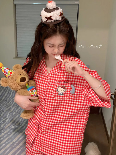 Roter Hello Kitty-Karo-Pyjama für Damen, Frühling und Herbst, Eisseide, kurzärmelige Hose, dreiteilig, Heimkleidung, Sommer