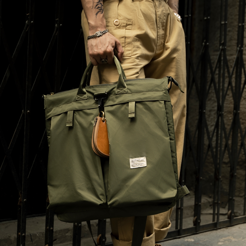 Uncle Gu's American Retro Pilot Helmet Bag Is a Waterproof, Functional, Large-Capacity Crossbody Tote Bag and Backpack