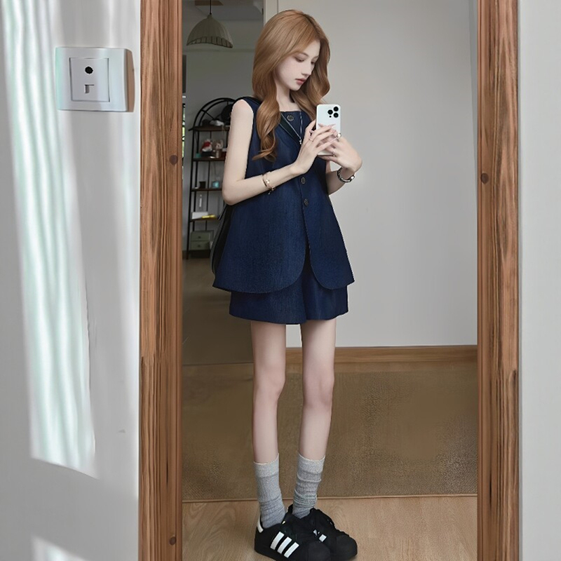 High-End Denim Suit for Women, Summer Loose Fit, Slimming Korean Style, Fashionable Sleeveless Top and Shorts, Casual Sports Two-Piece Set