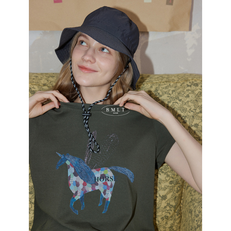 Bmlt [Fantasy Beast Imagination] Unicorn Print Short-Sleeve T-Shirt for Women, Vintage Slim Fit, Slimming, Regular Shoulder, Versatile, Age-Reducing, Summer