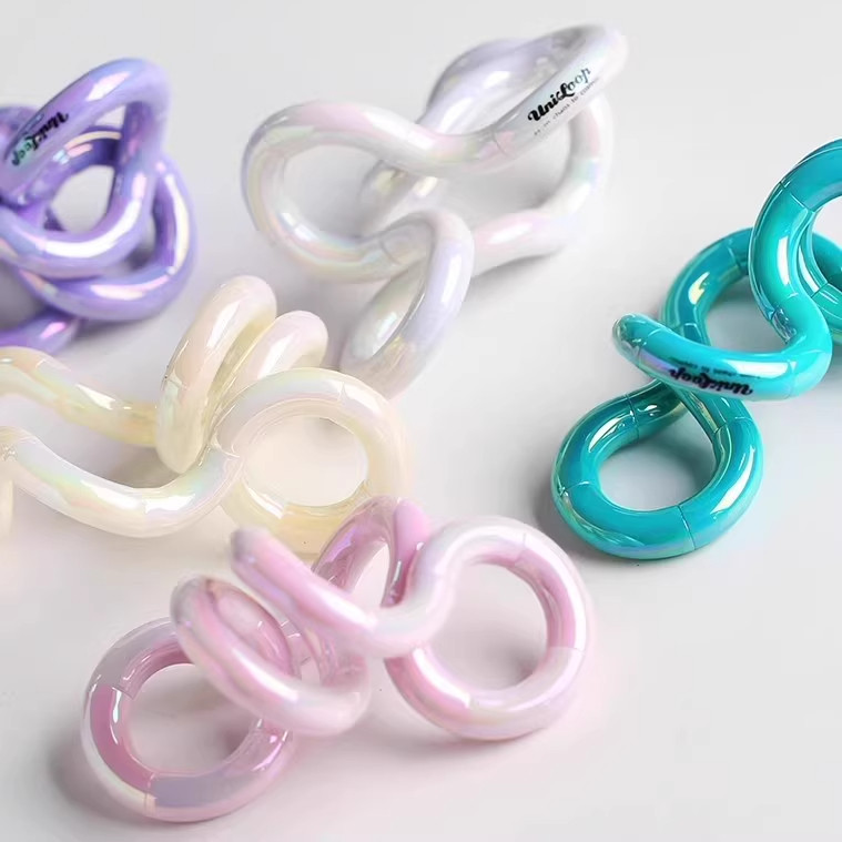 Authentic American Tango Temperature-Sensitive Color-Changing Twisty Toy, Glow-In-The-Dark Stress-Relief Squeeze Toy, Popular Internet Sensation Toy