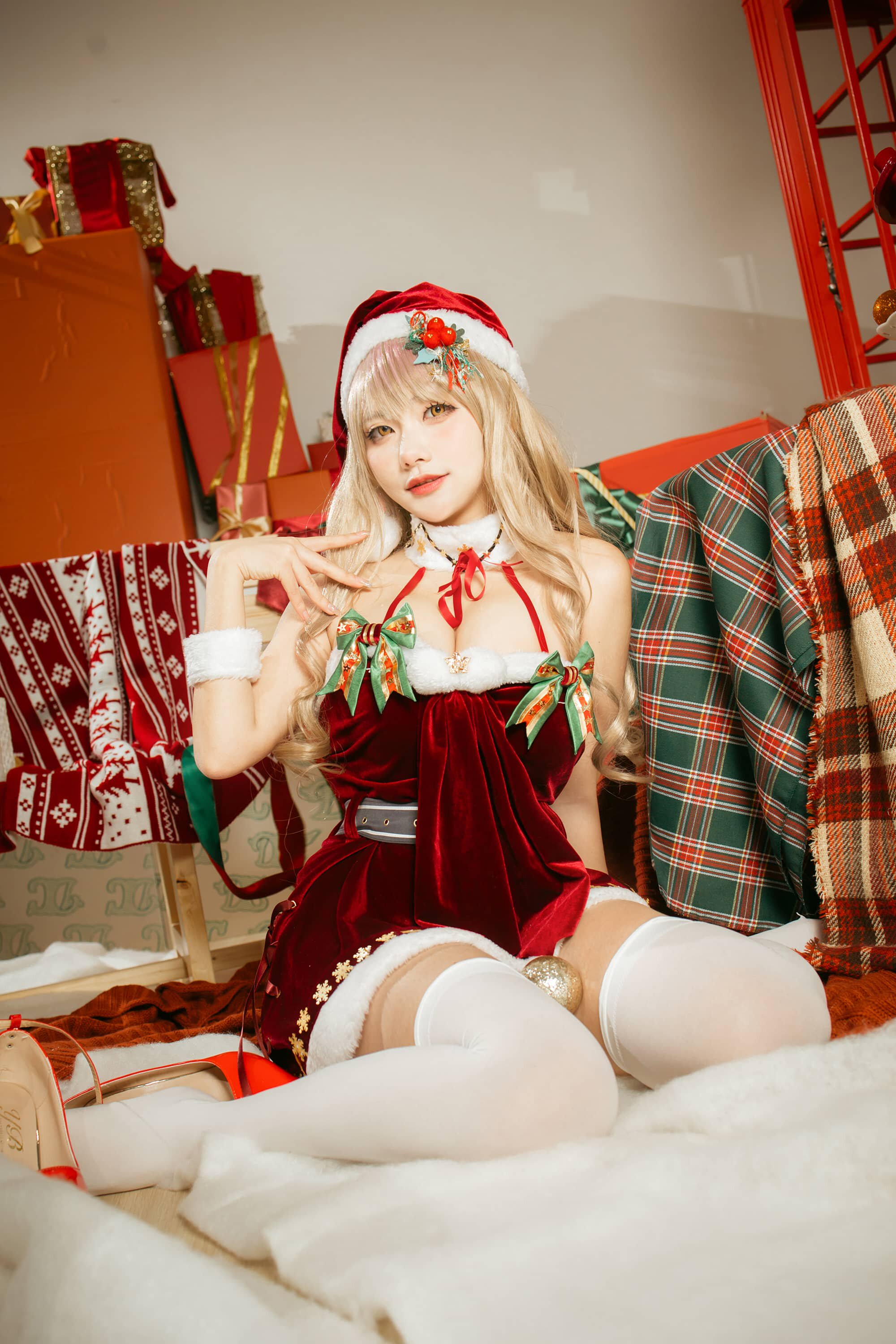 是一只熊仔吗 Nikke胜利女神 艾玛圣诞