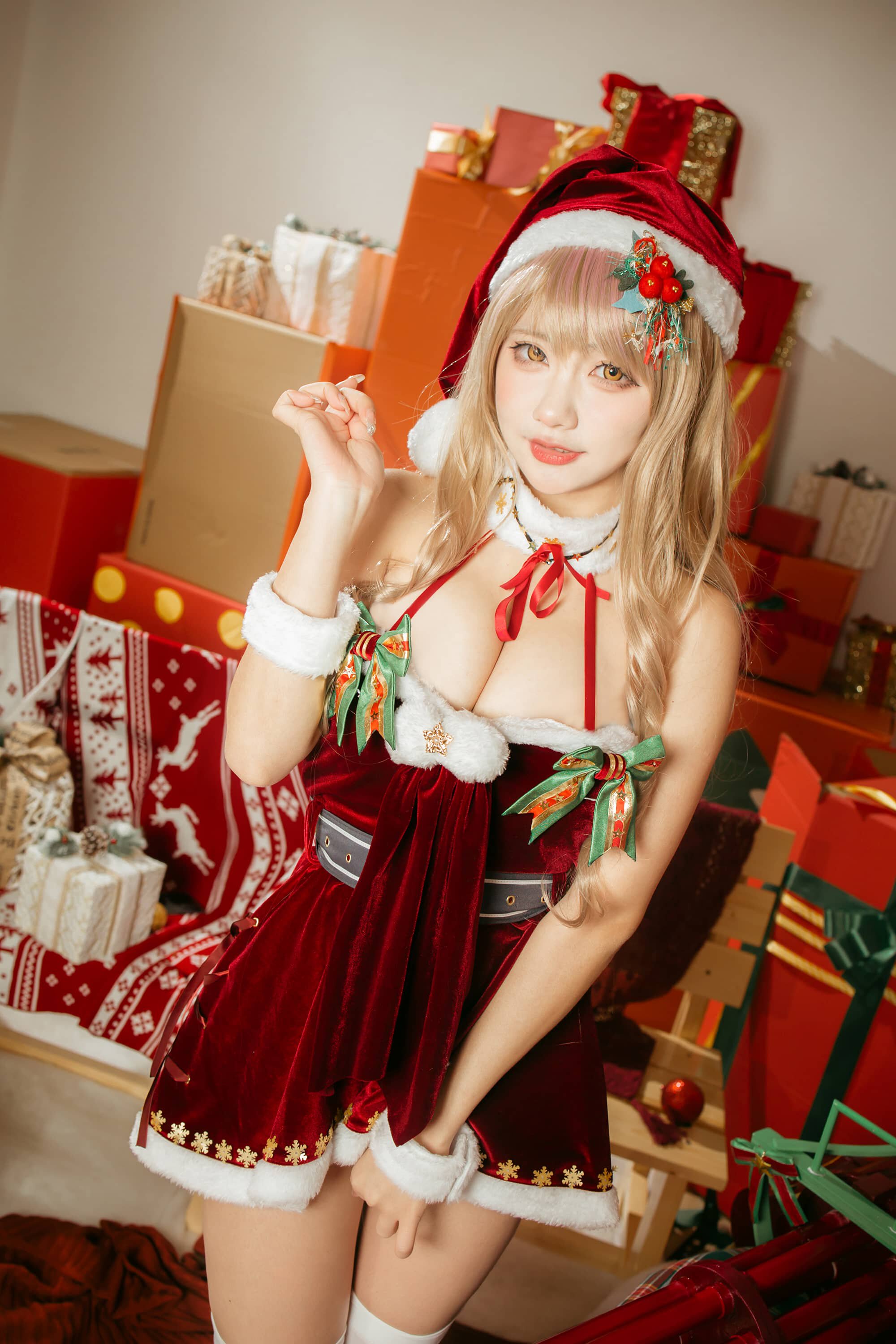 是一只熊仔吗 Nikke胜利女神 艾玛圣诞