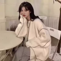 Белый свитер