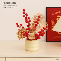 Цветы цветут и приносят богатство — горшечные растения с красными фруктами.